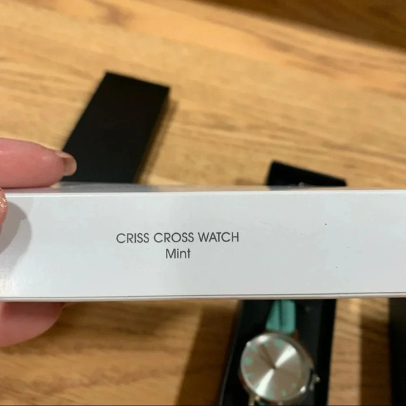 Avon Criss Cross watch, one in mint and one in peach NIB - Picture 4 of 8
